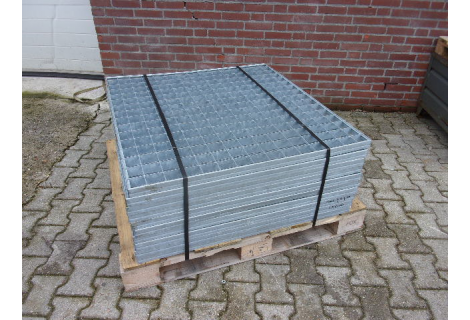 Stalen rooster, 1050 mm x 1000 mm.